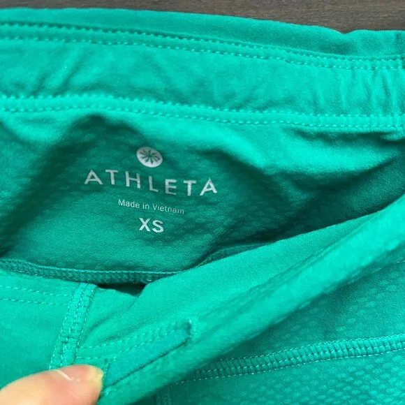 Lululemon Black 105F Tank Top Size 4 & Athleta Kelly Green Crop Leggings XS - Picture 4 of 5